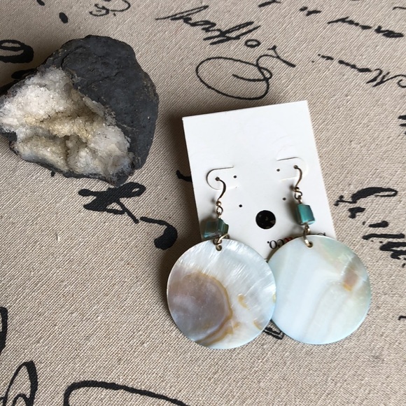 Fun Turquoise colored earrings - Picture 2 of 6